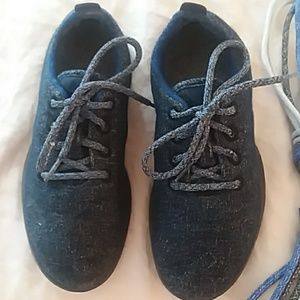 Allbirds size 8 navy & black sole